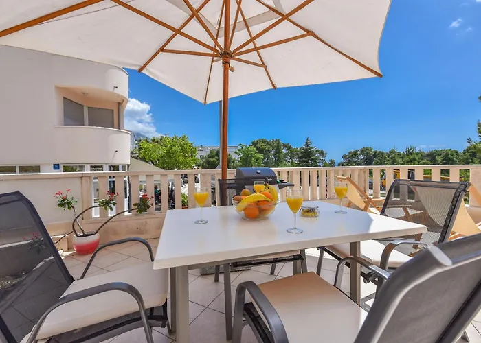 Apartament House Santro *